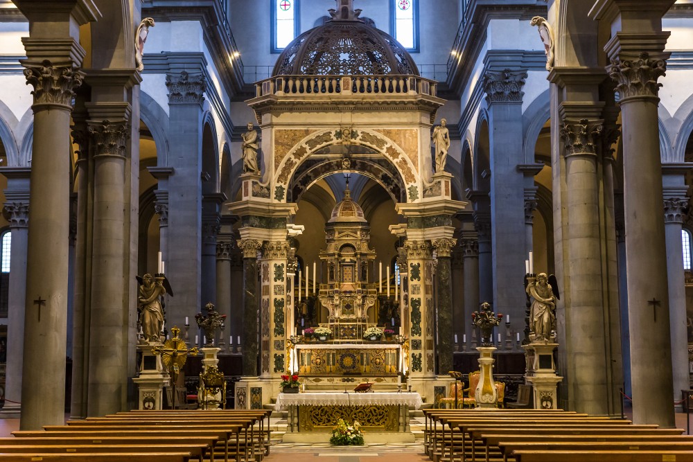 Iglesia de Santo Spirito, El interior, El Crucifico de Miguel Ángel - Iglesia de Santo Spirito, El interior, El Crucifico de Miguel Ángel -
