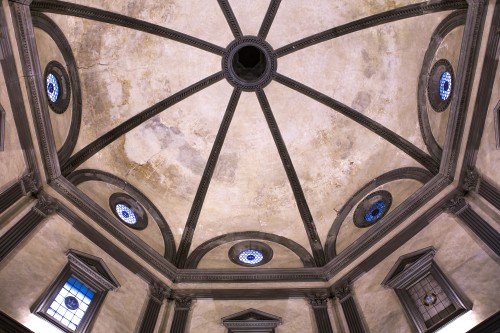 Iglesia de Santo Spirito, El interior, El Crucifico de Miguel Ángel -  